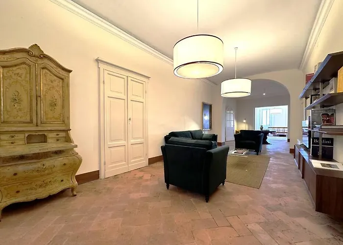 Le Logge-la Capitana * Siena