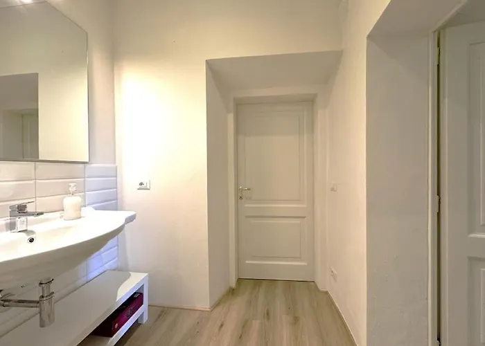 Le Logge-la Capitana * Siena